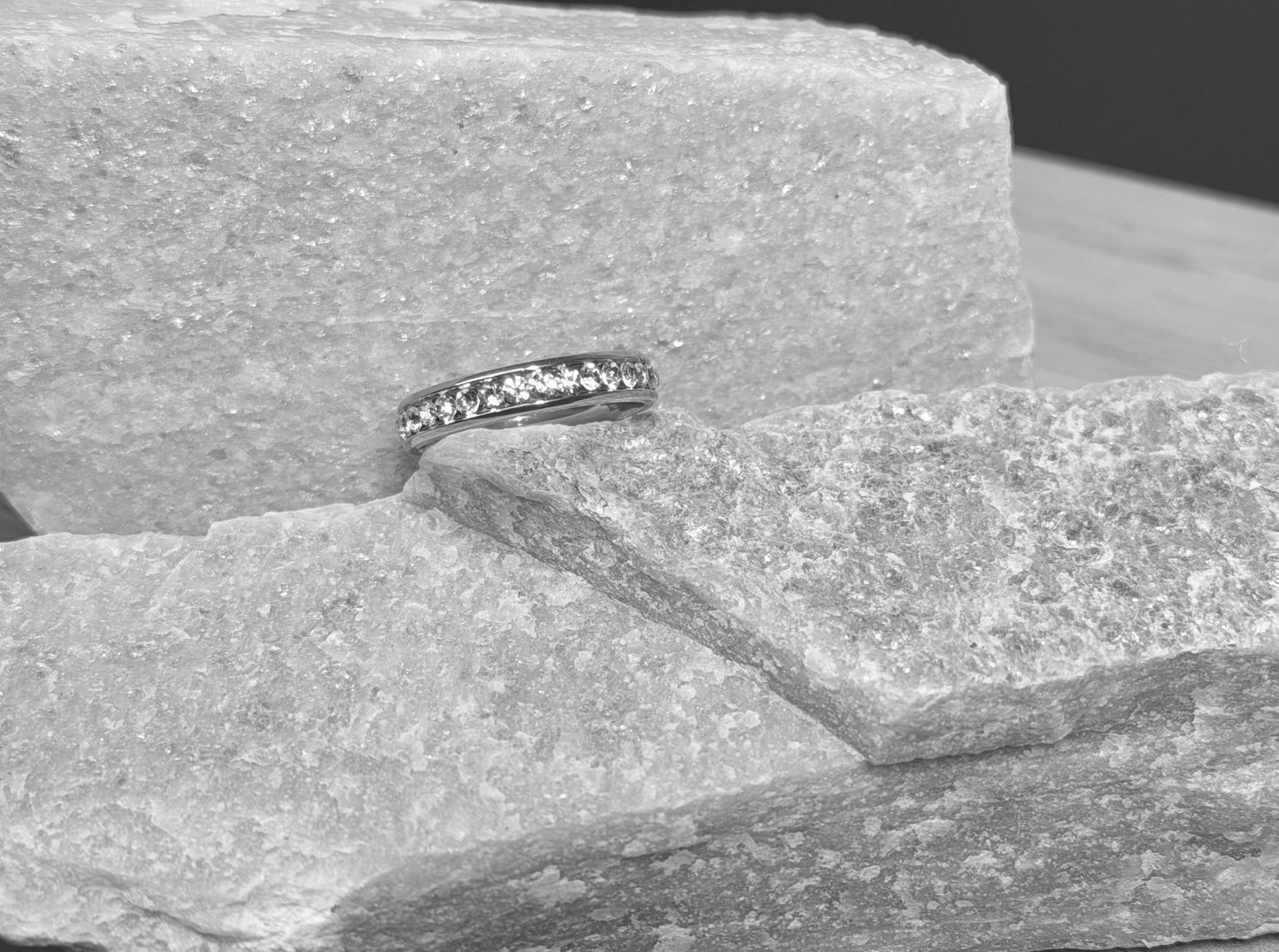 Sis & Co. Fun Jewels Collection - 1 Pcs Eternity Round Stone Ring